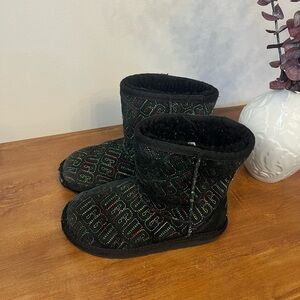 UGG Girls Size 13 Graphic Black Boots